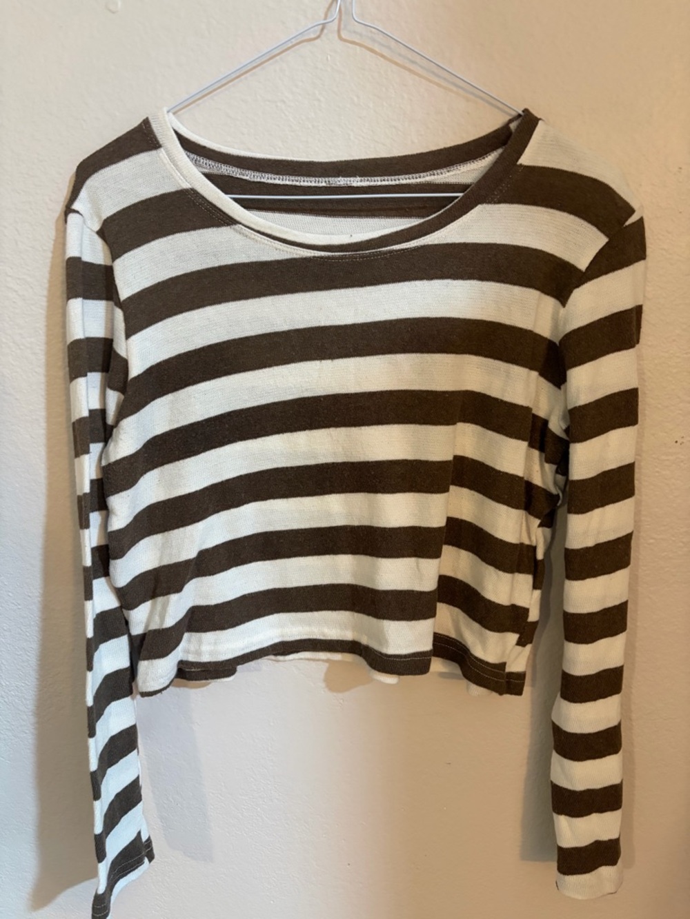 Cropped Long Sleeve Striped Tee in Brown and Cream